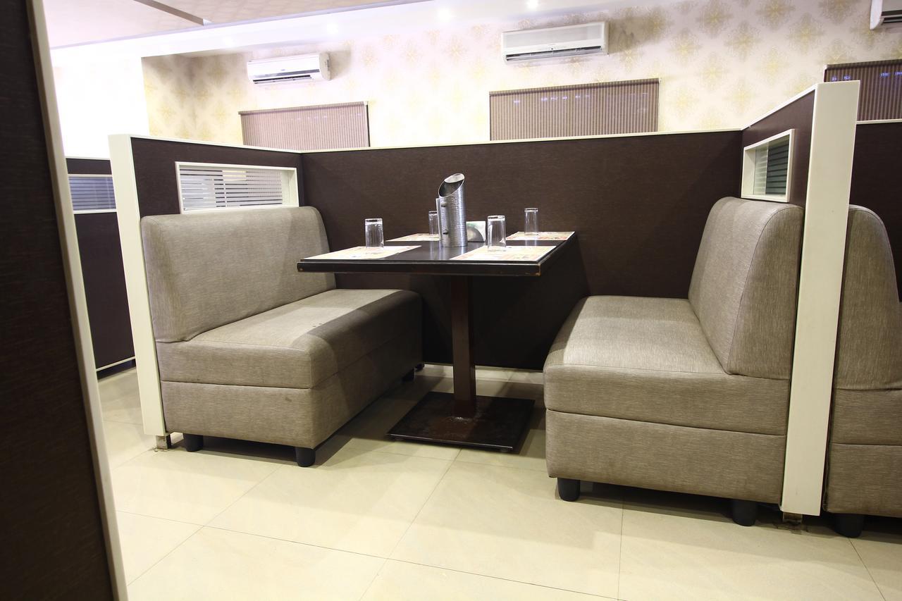 Vels Hotel Puduccseri Kültér fotó