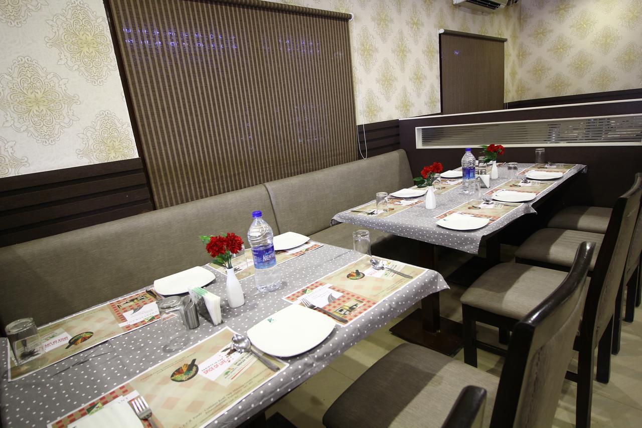 Vels Hotel Puduccseri Kültér fotó