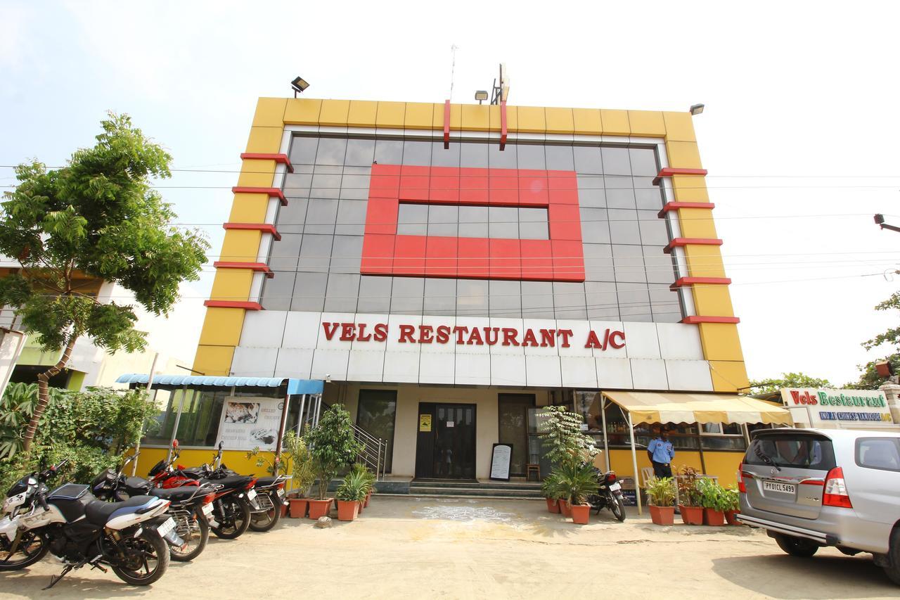 Vels Hotel Puduccseri Kültér fotó