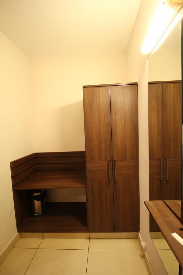 Vels Hotel Puduccseri Kültér fotó